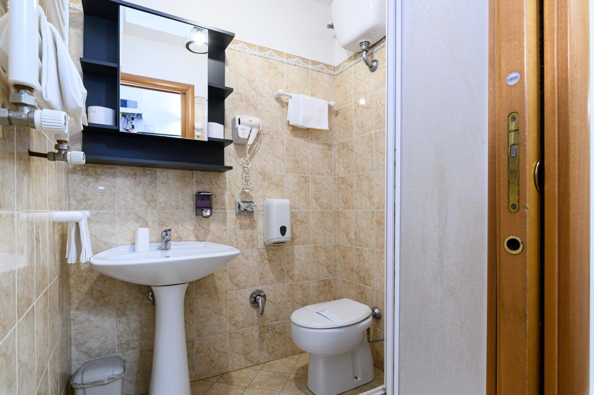 Apartment Julia Guesthouse Roma Dış mekan fotoğraf